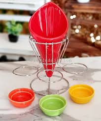 elegant fries cone with dips