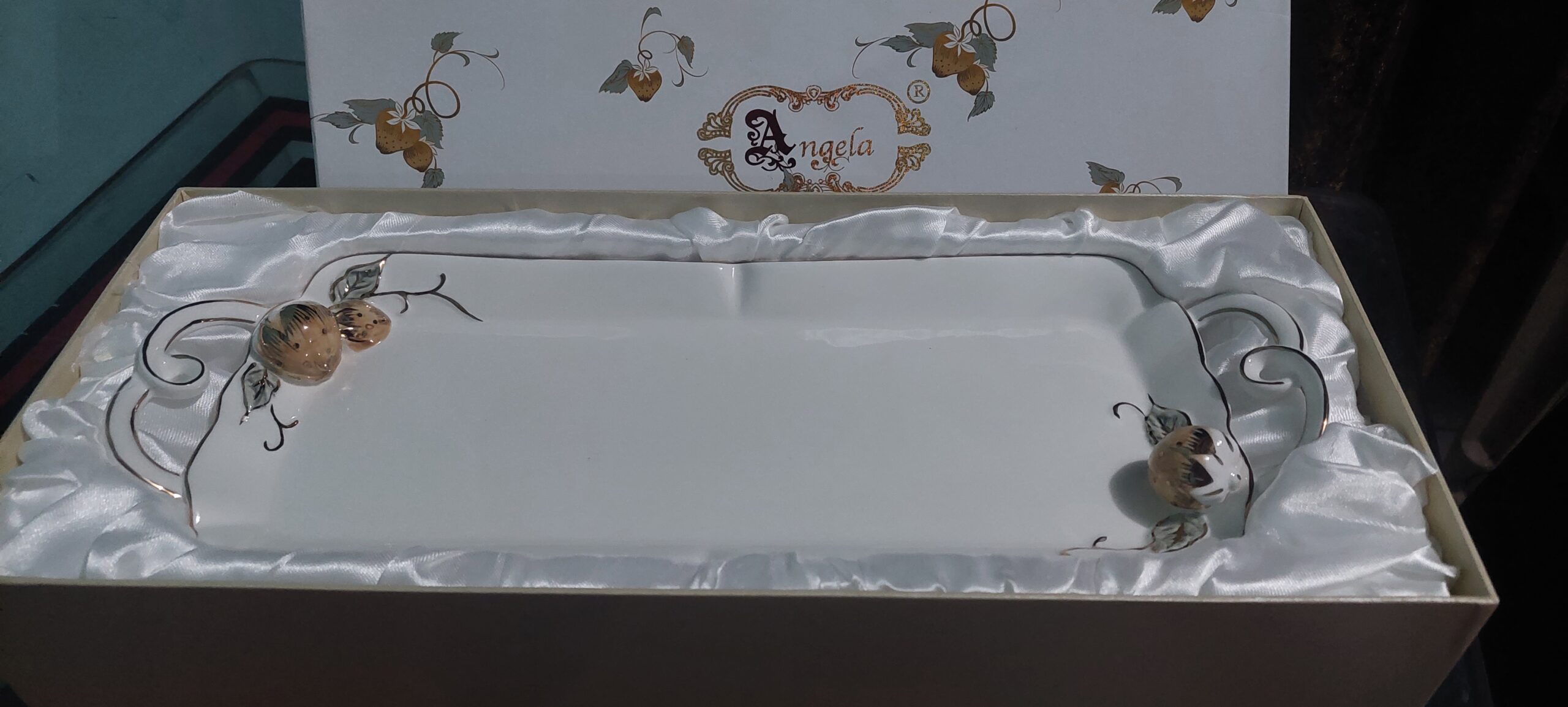 Elegant & Modern Ceramic Serving Platter in Stand Style - Image 4